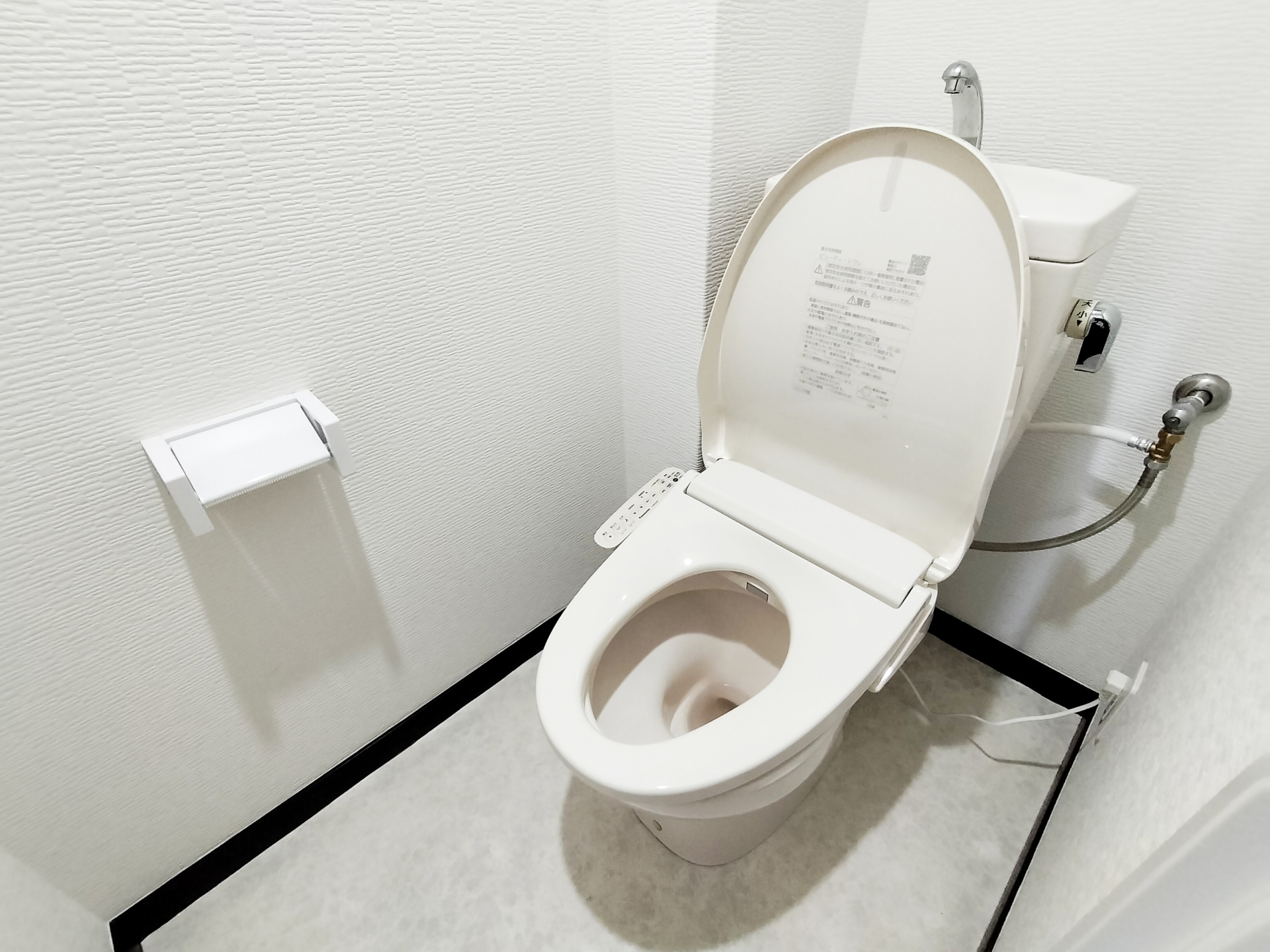 トイレのつまりは排水管が原因？対処法や予防法を解説